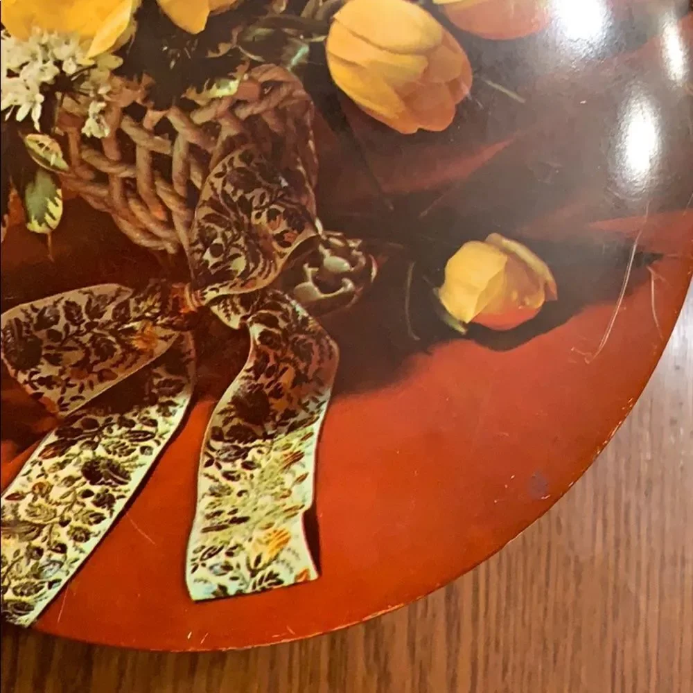 ‎Vintage 50s yellow tulips cookie tin